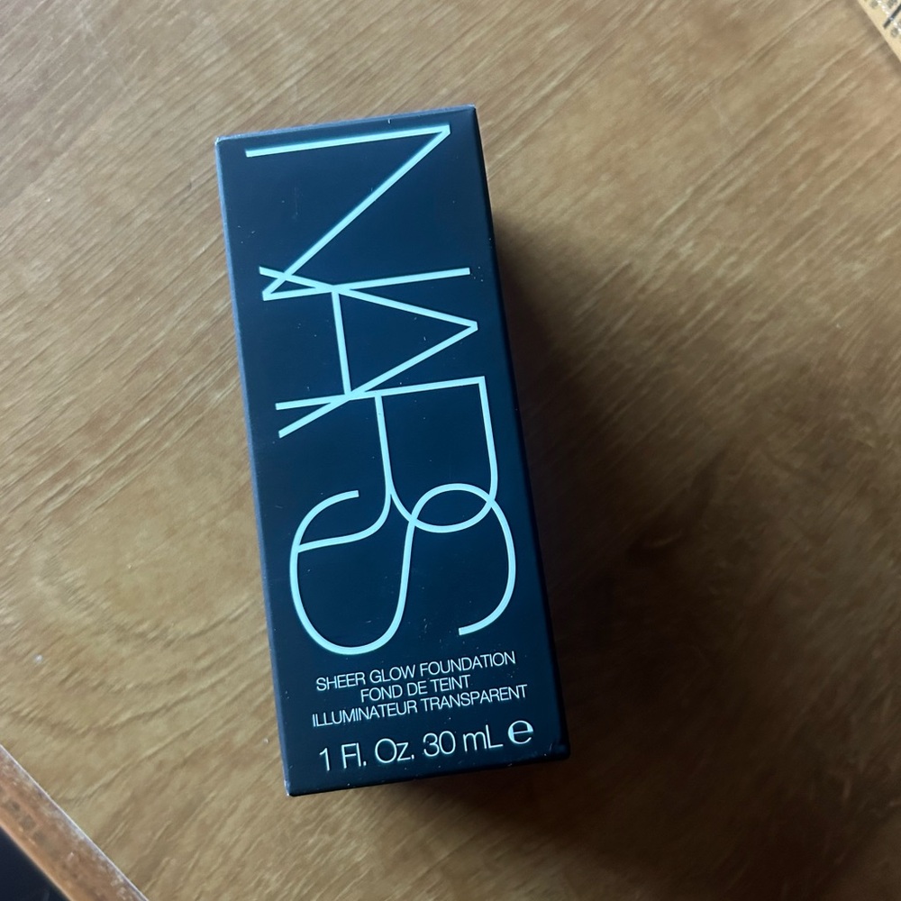 NARS Sheer Glow Foundation - Black Packaging